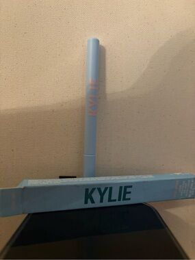 Kylie Cosmetics eyeliner